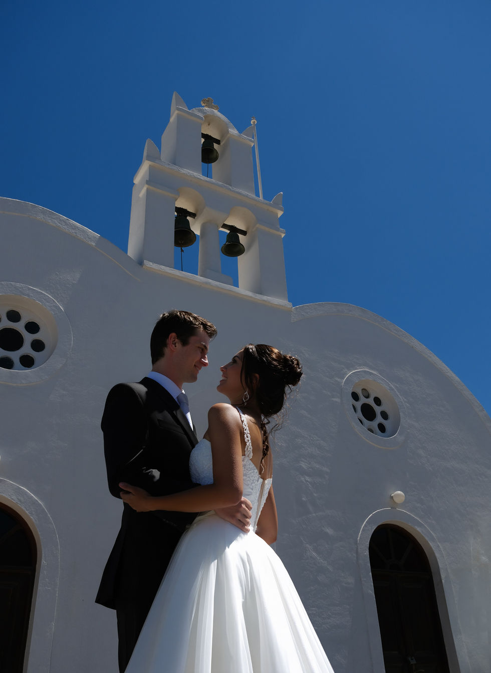 wedding-photography-santorini-blue-church-oia-couple-1700x1240