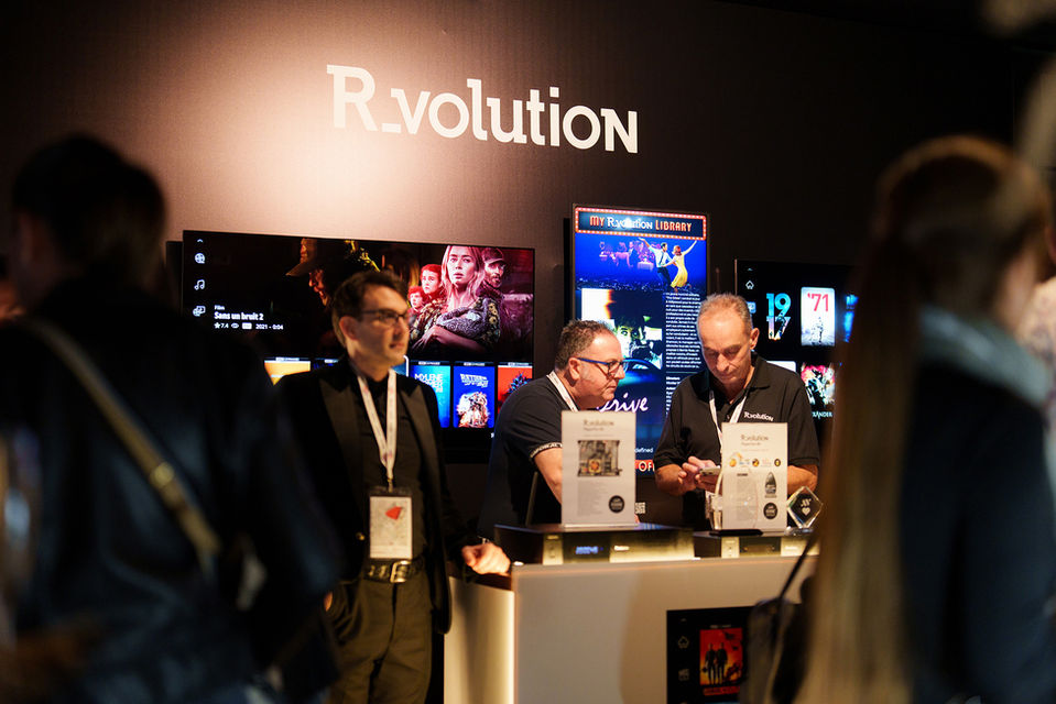 R_volution PlayerMini on Hisense PX3-PRO Laser 4K Projector