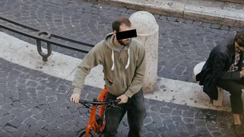 Ladrões de bicicleta são surpreendidos em ação