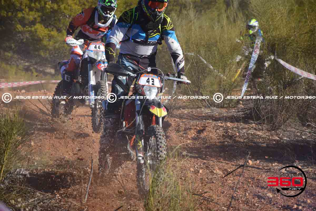 043_ROB_7670