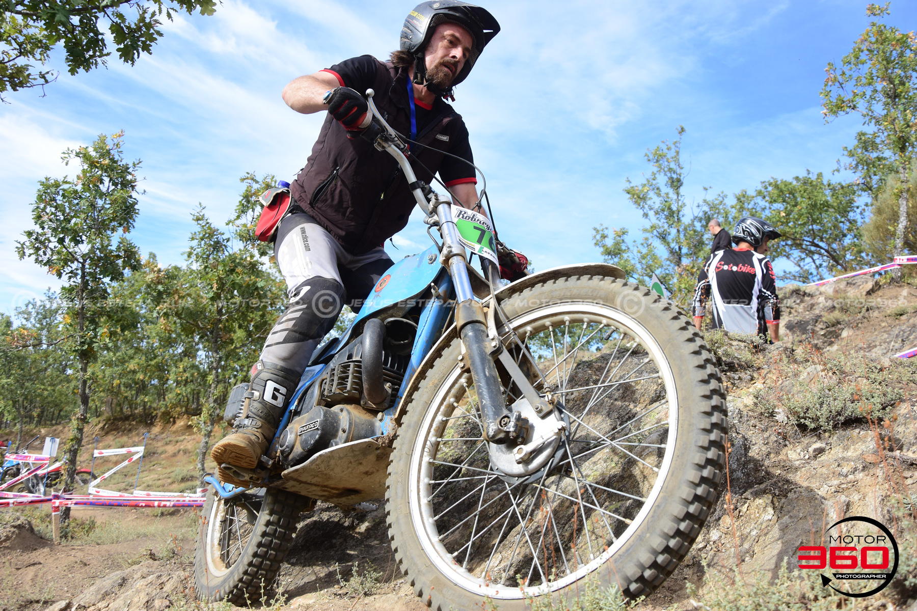 076_ROB_9487