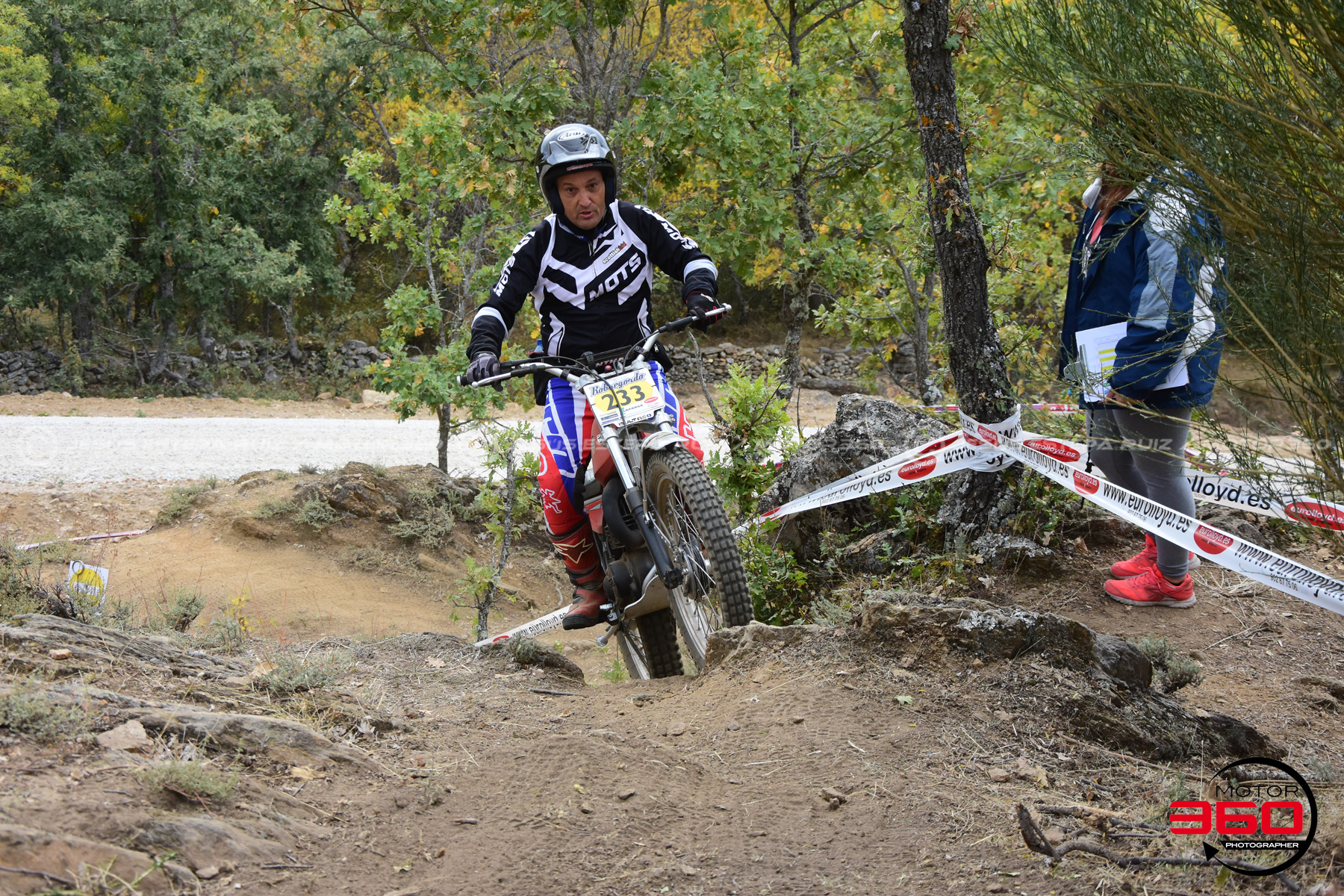 233_ROB_9229