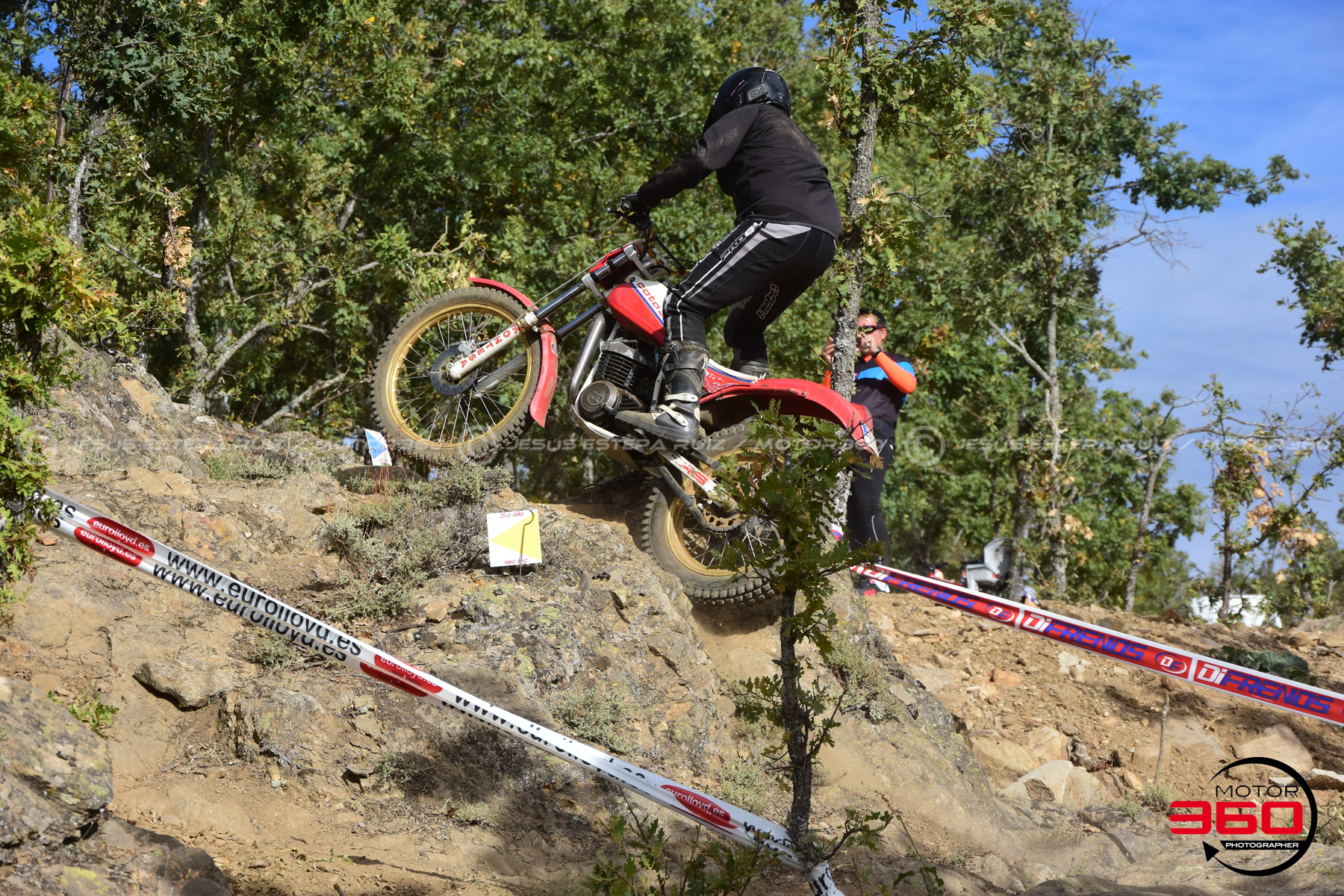048_ROB_9494