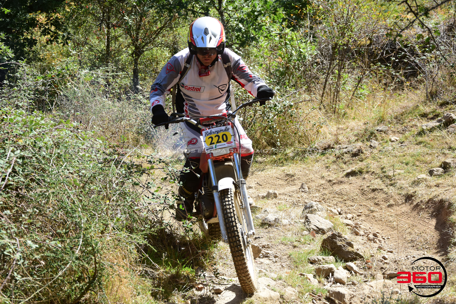 220_ROB_9640