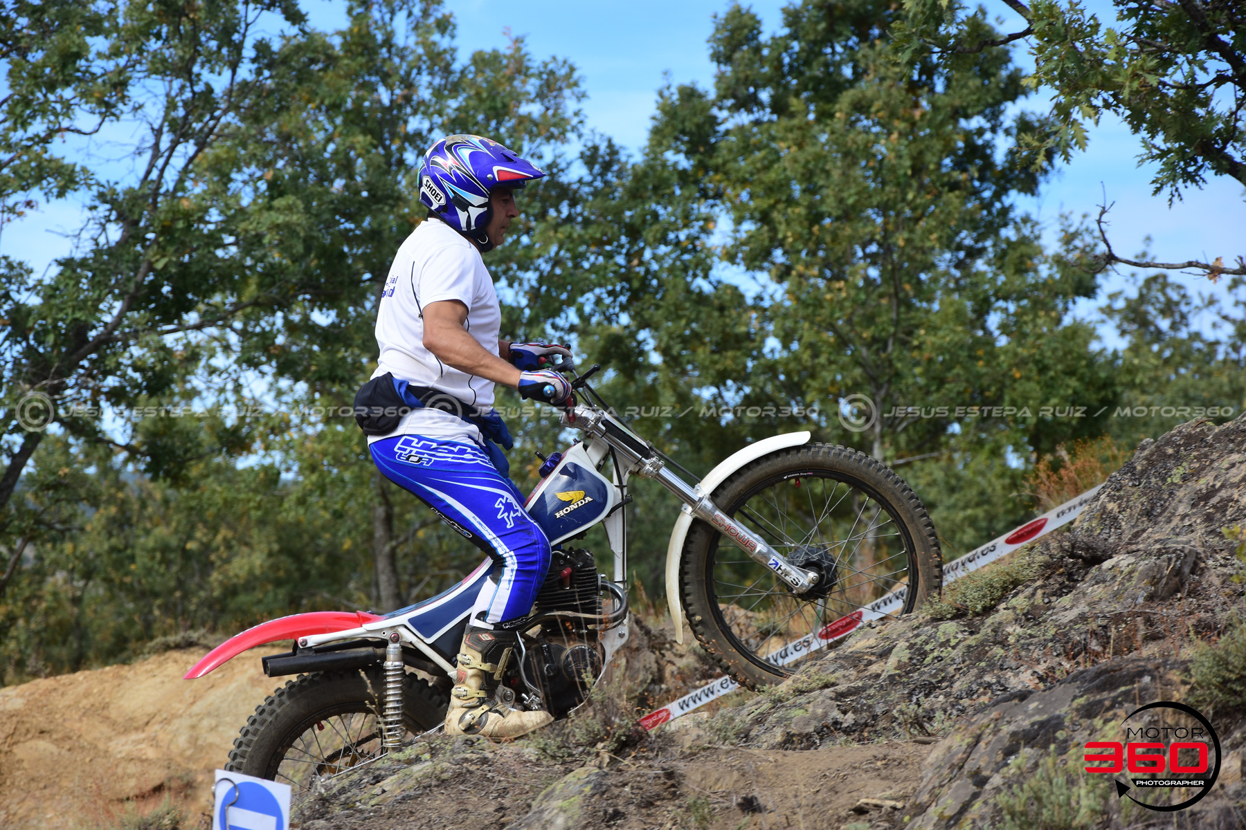 033_ROB_9470
