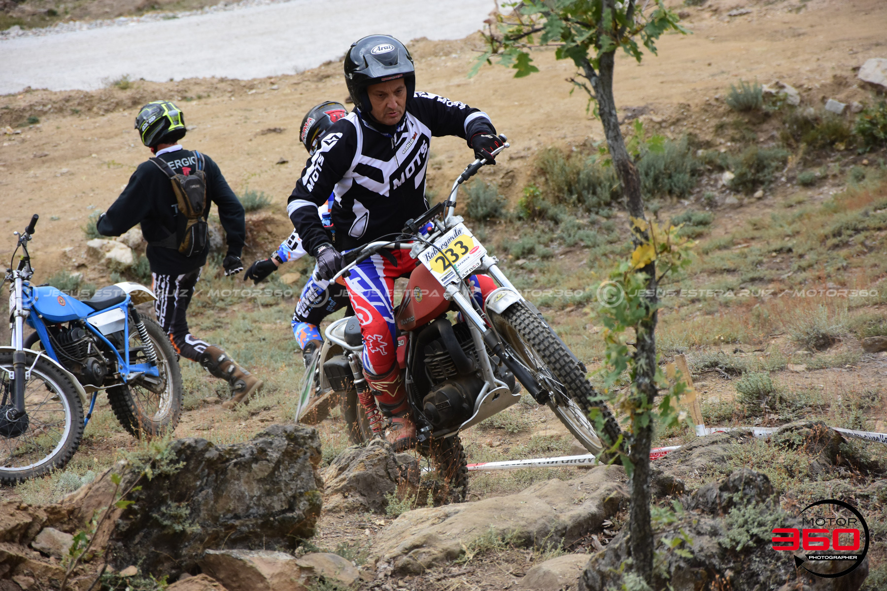 233_ROB_9227