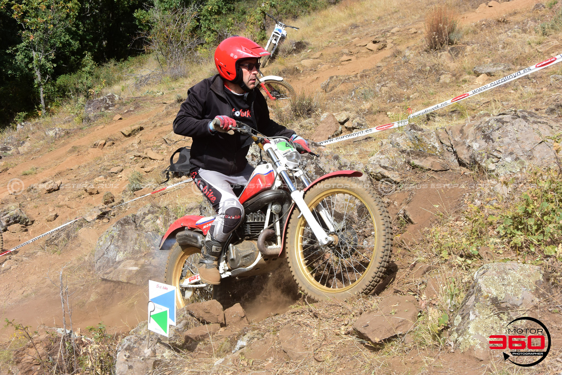 047_ROB_9912