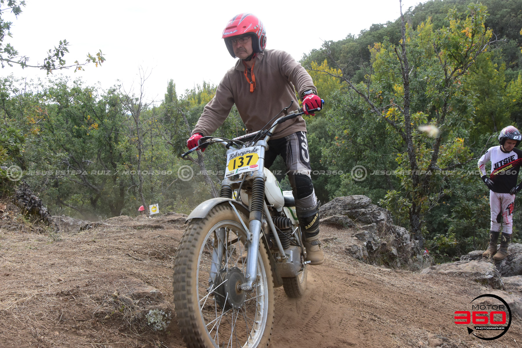 137_ROB_9899