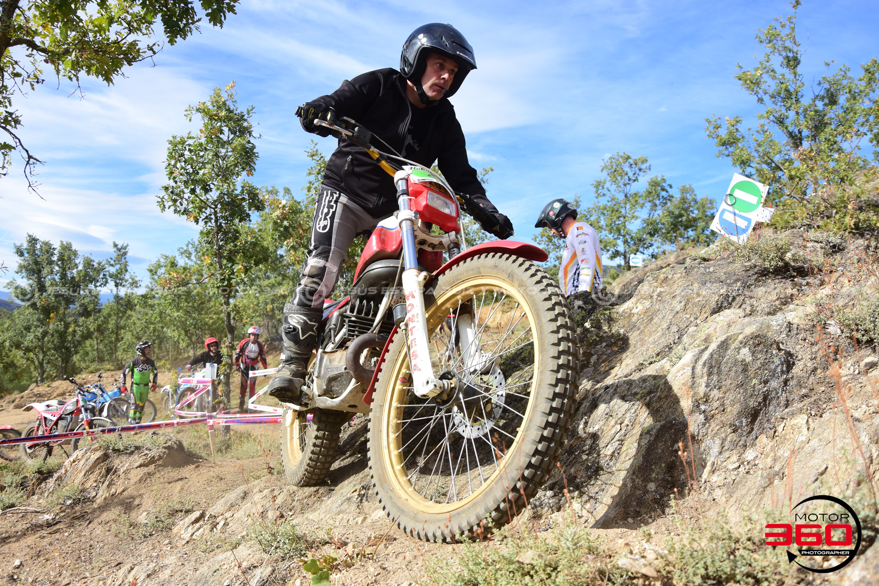 048_ROB_9493