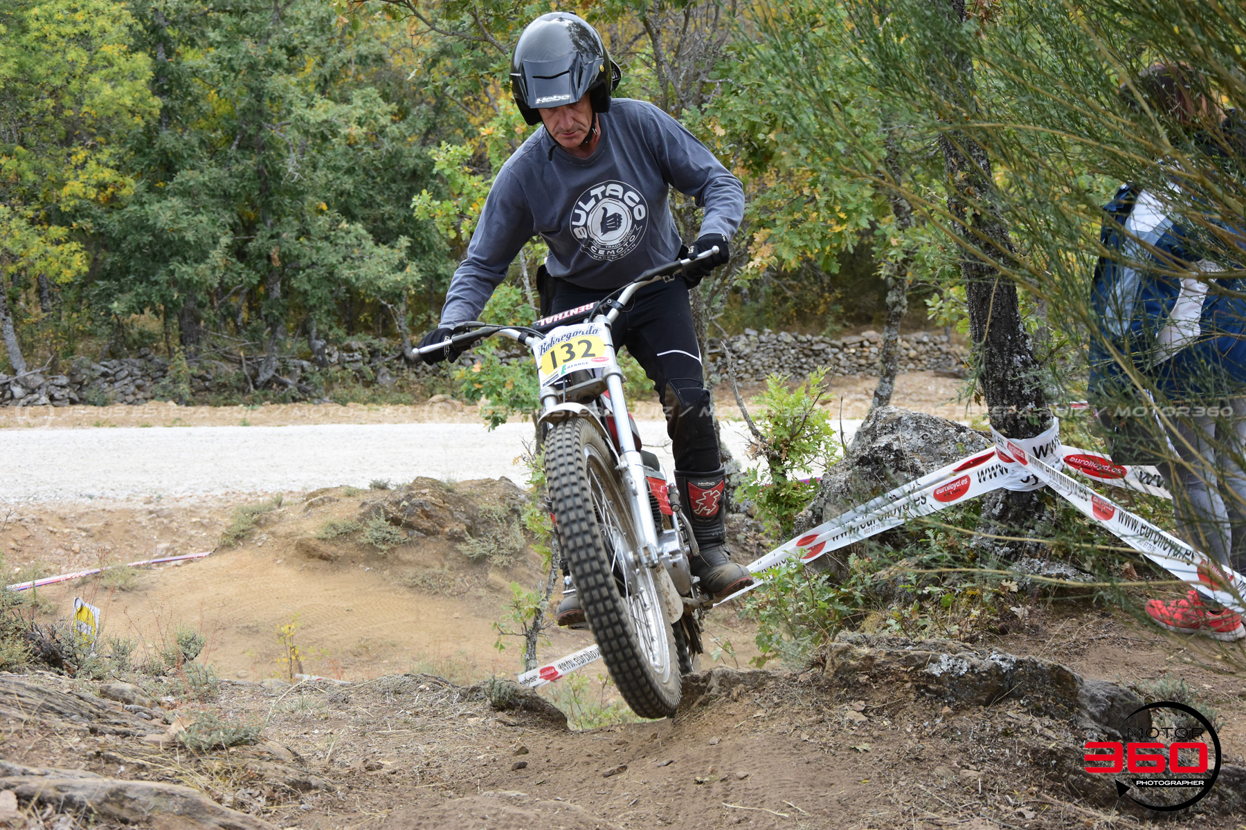 132_ROB_9297