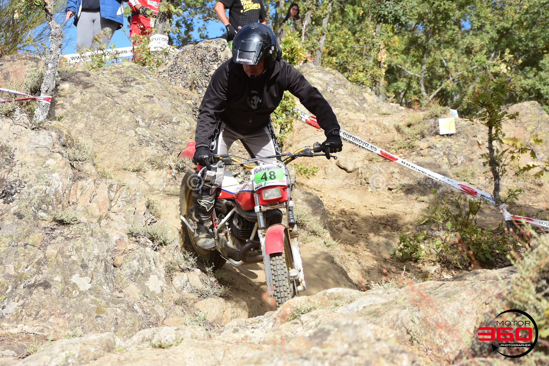 048_ROB_9492
