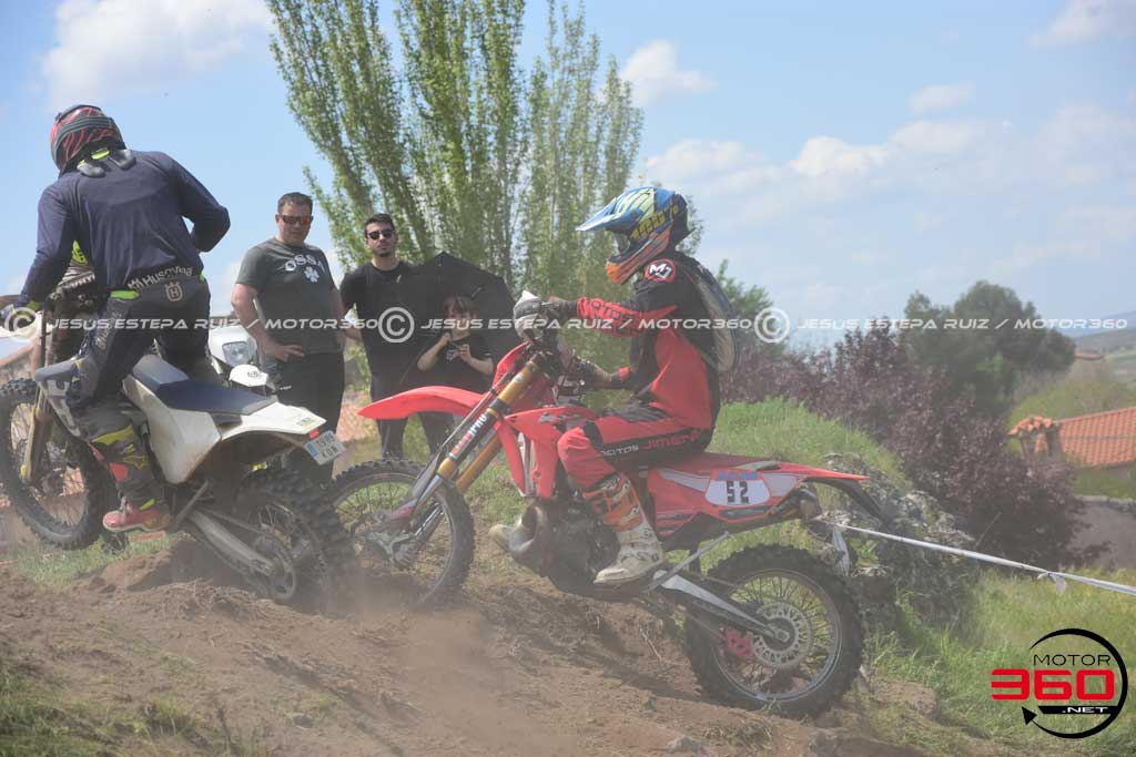 052_ROB_6892