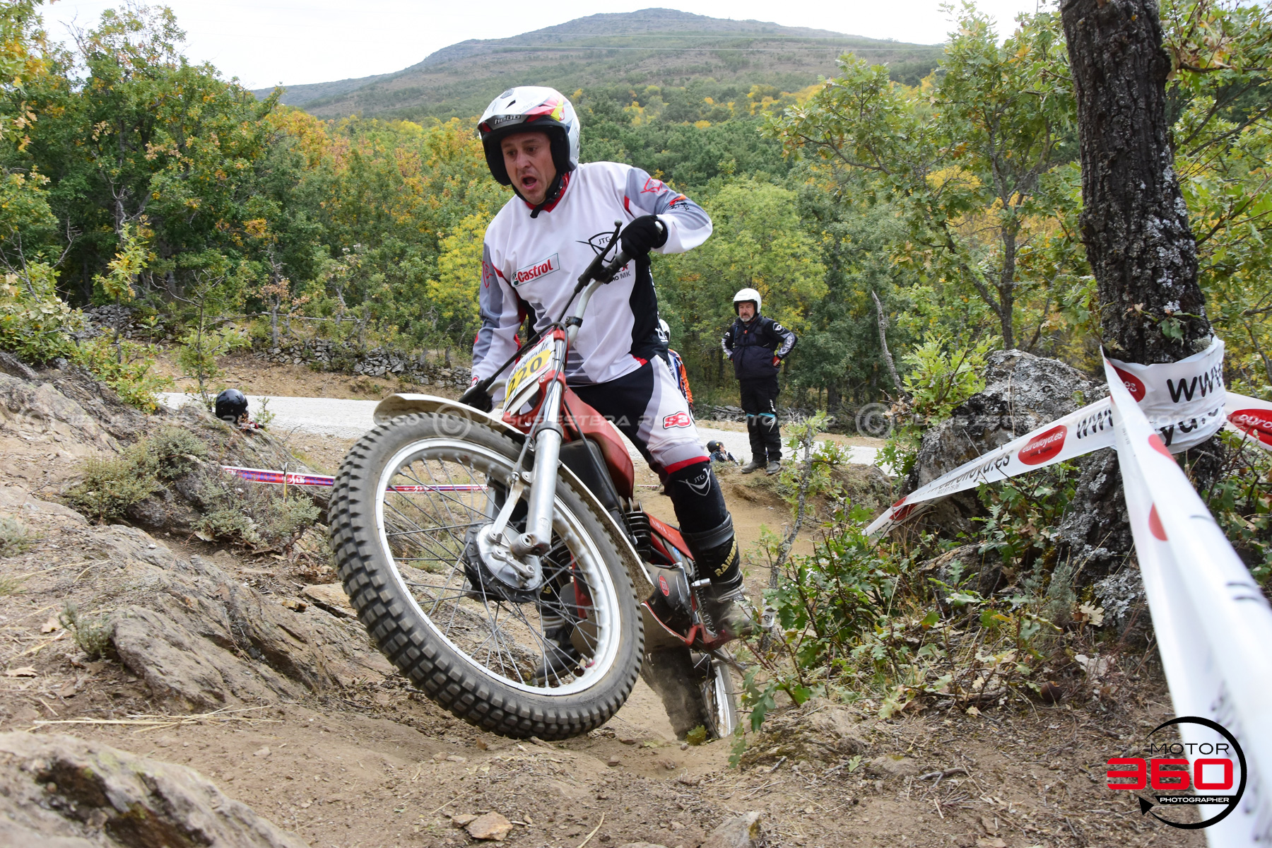 220_ROB_9208