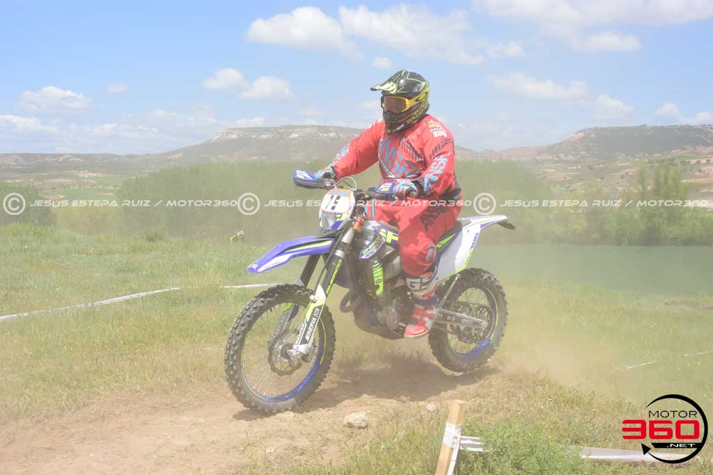 075_ROB_6579