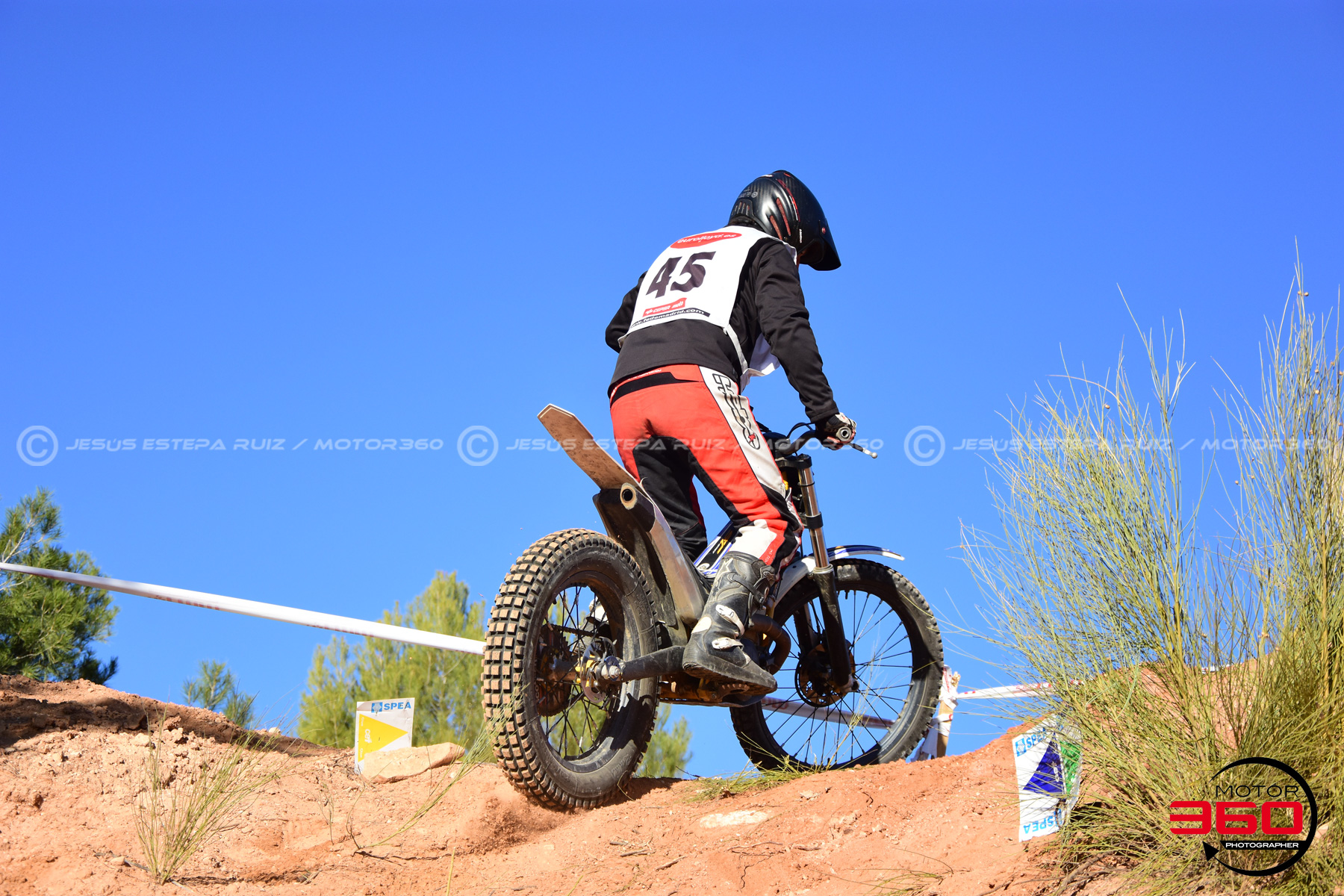 045_ROB_1537