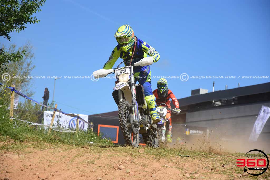 045_ROB_7096