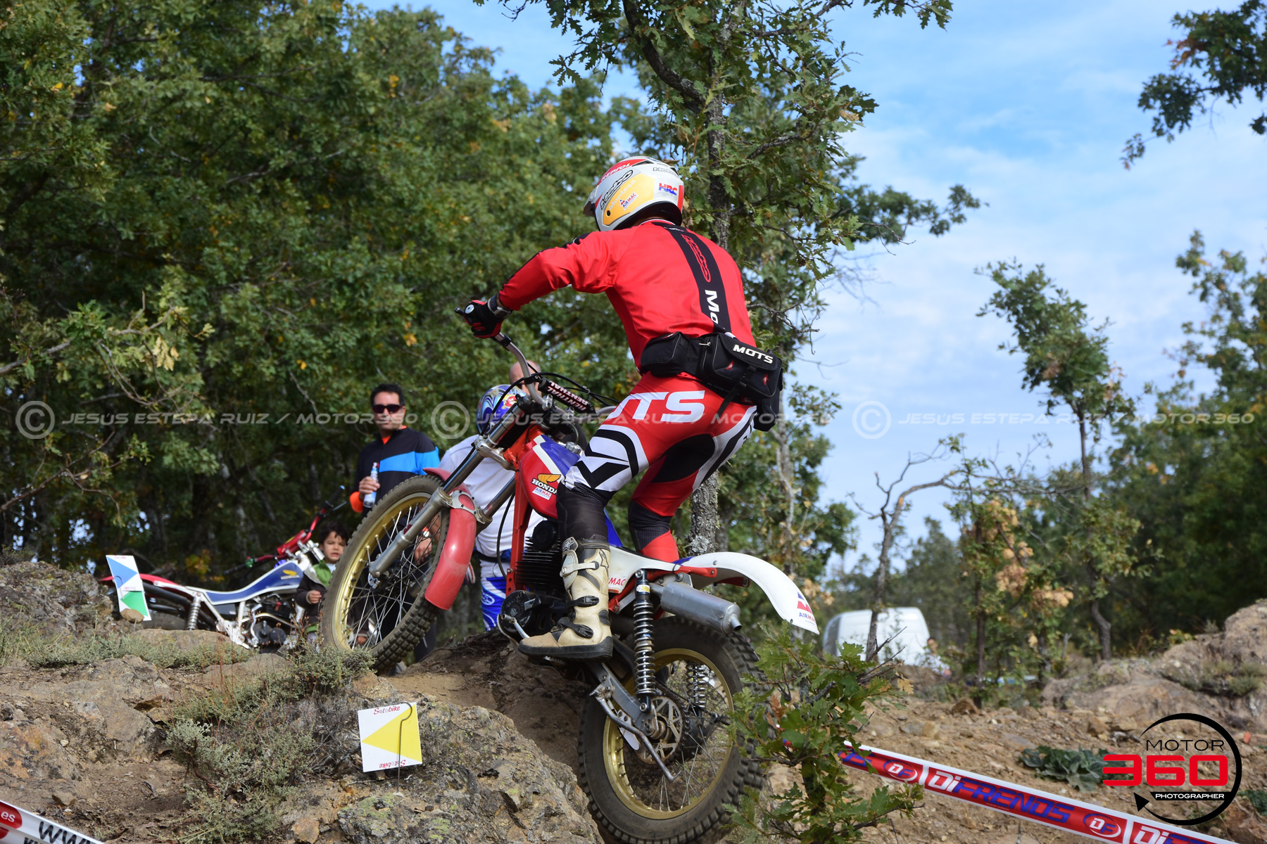 043_ROB_9482