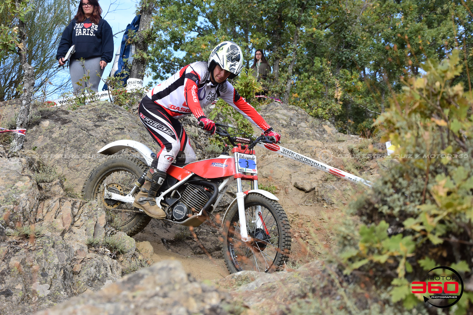 003_ROB_9557