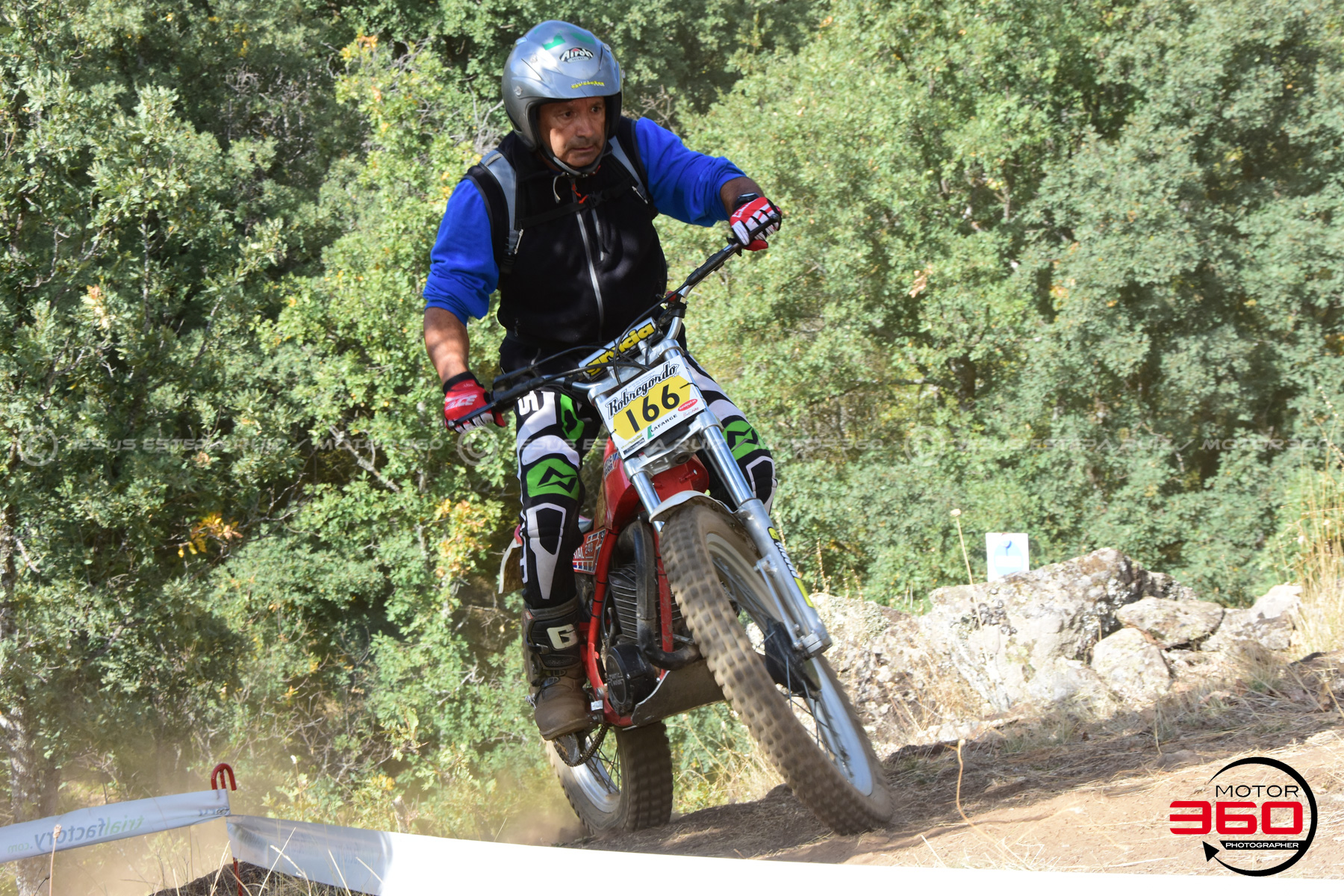 166_ROB_9669