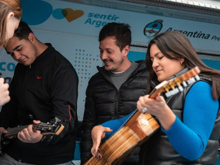 Sarna: “Vamos a crear espacios permanentes para que los pibes accedan a la educación con igualdad"