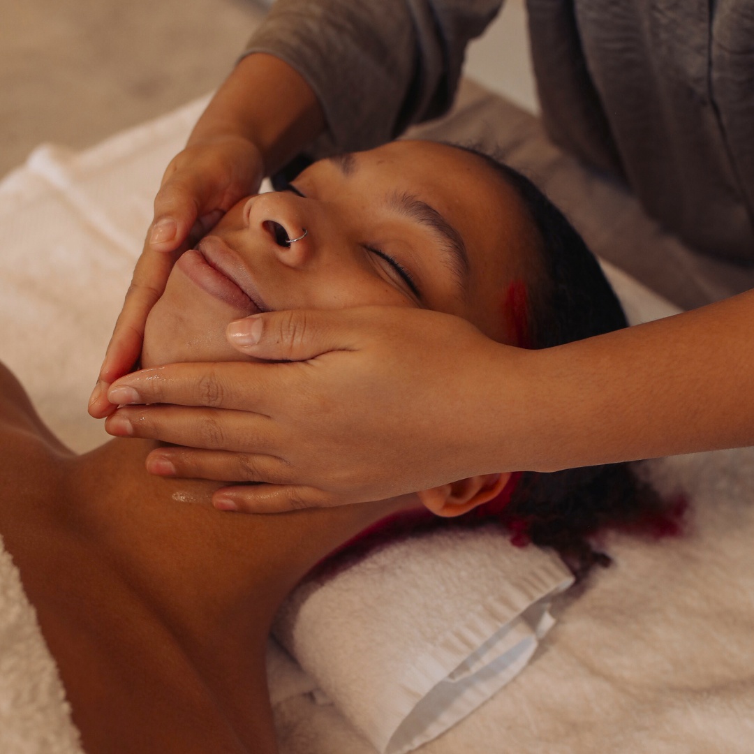 massage facial.png