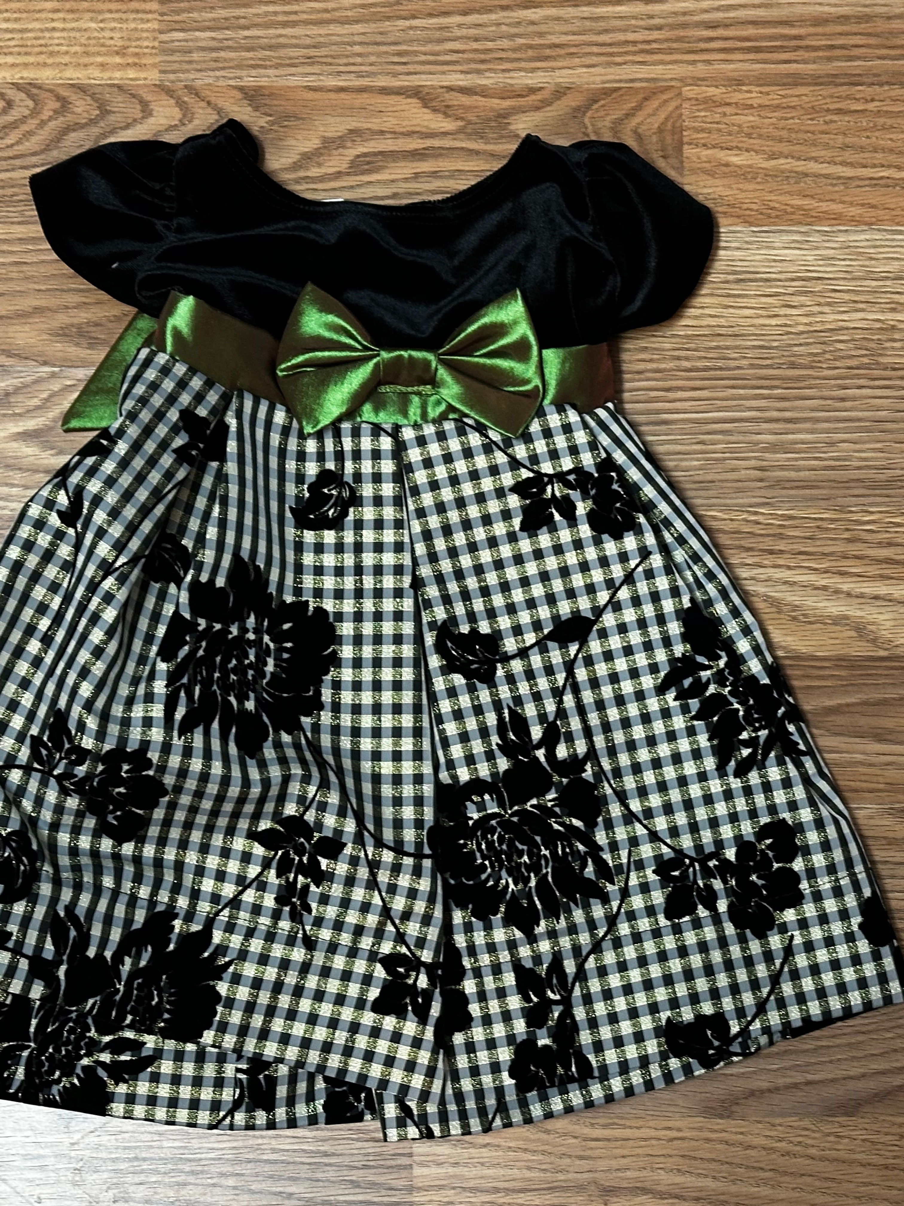 ⭐️Holiday infant 9 -12 month velvety dress