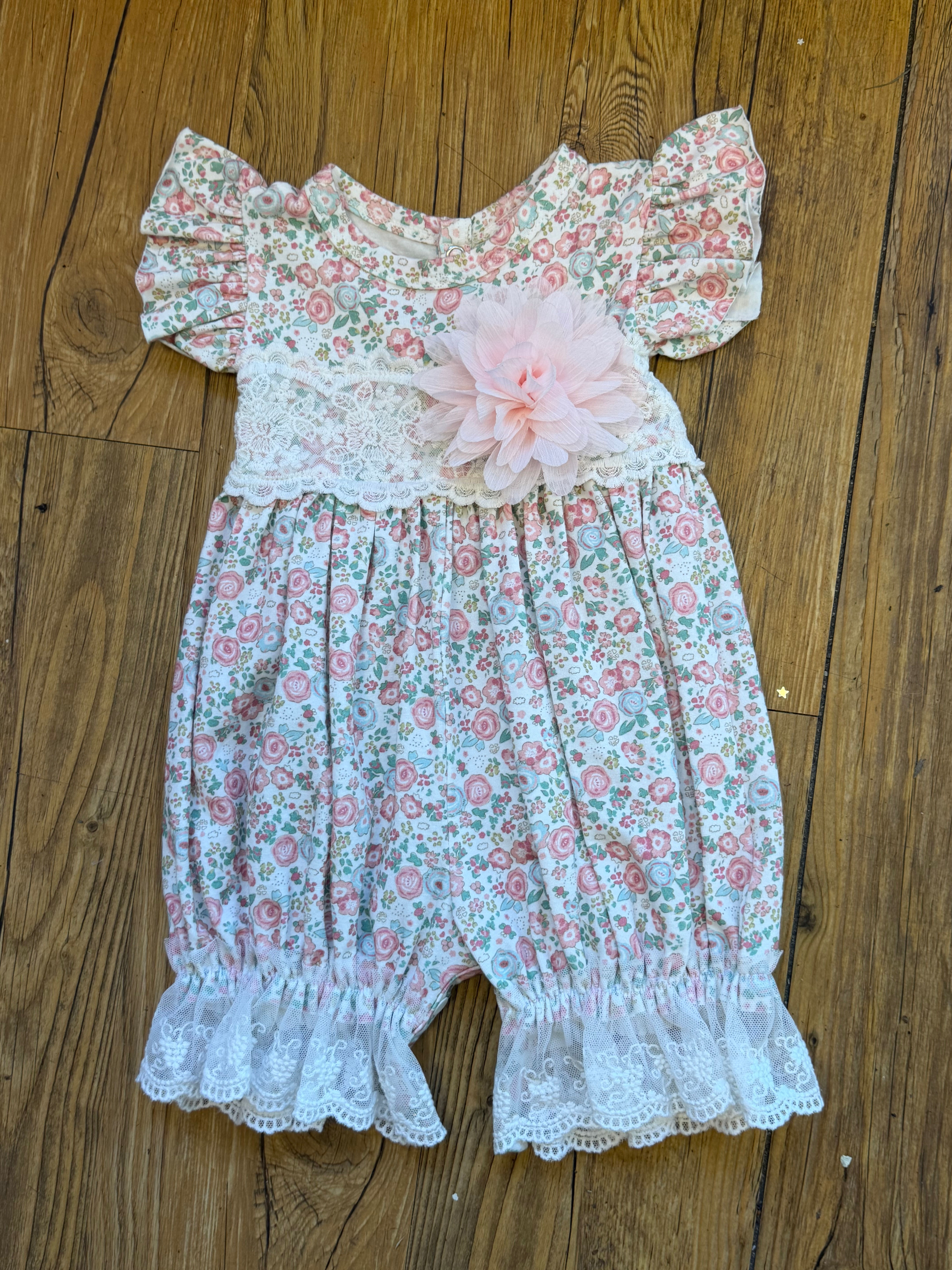 Lacy floral summer bubble