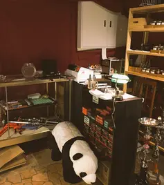 秋葉原 異色カフェ アキバスモーカーズ【本店】 パンダがいる店内正面