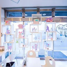 Akihabara Maid Cafe AKIBA ZETTAI Ryouiki interior tables and decoration 2