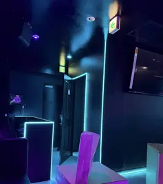 みらいtheとりっぷ みらとり ロゴ 秋葉原 コンセプトカフェ インテリア ソファ