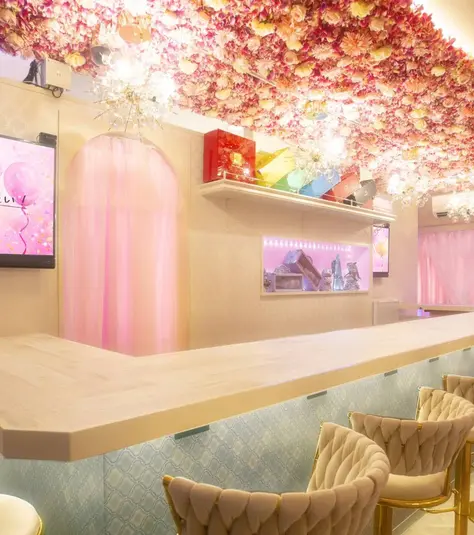 Akihabara Concept Cafe Kimi no Kanojyo ni Naritai Kimikano interior bar counter 1