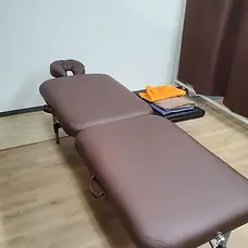 Akihabara Maid Spa Cutie Relax interior massage table