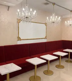 Akihabara Concept Cafe Luminous Princess interior sofa 2