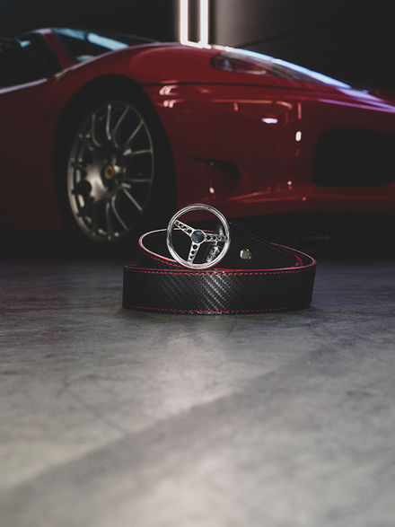 carbon fiber-look leather belt