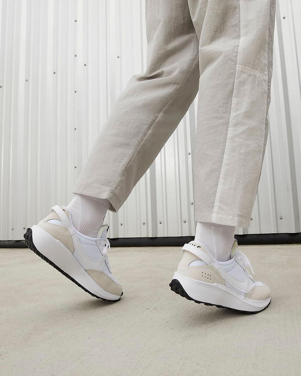 Thumbnail: Nike Waffle Debut
Women's Shoes