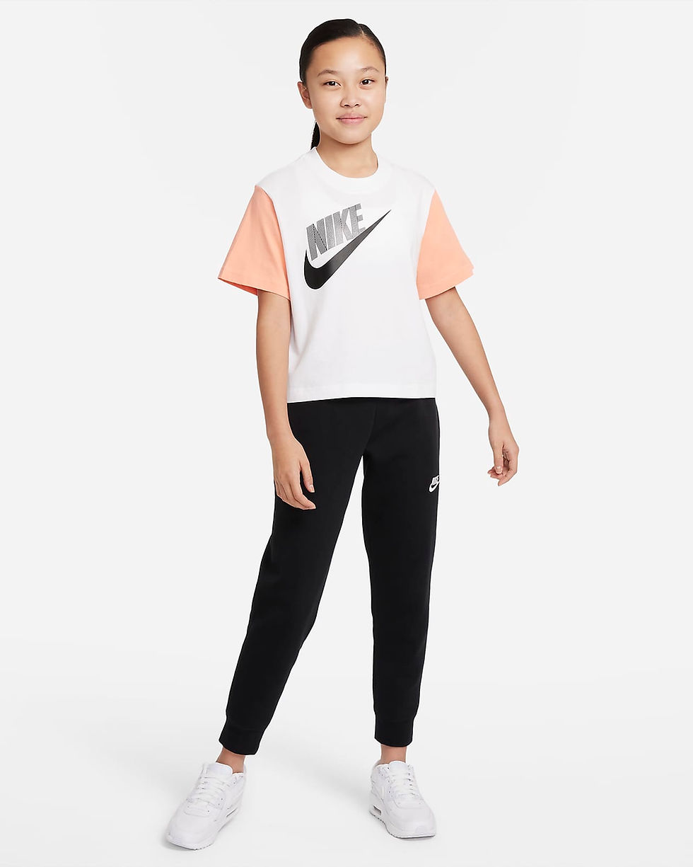 Thumbnail: Member AccessNike Sportswear EssentialOlder Kids' (Girls') Boxy Dance T-Shirt