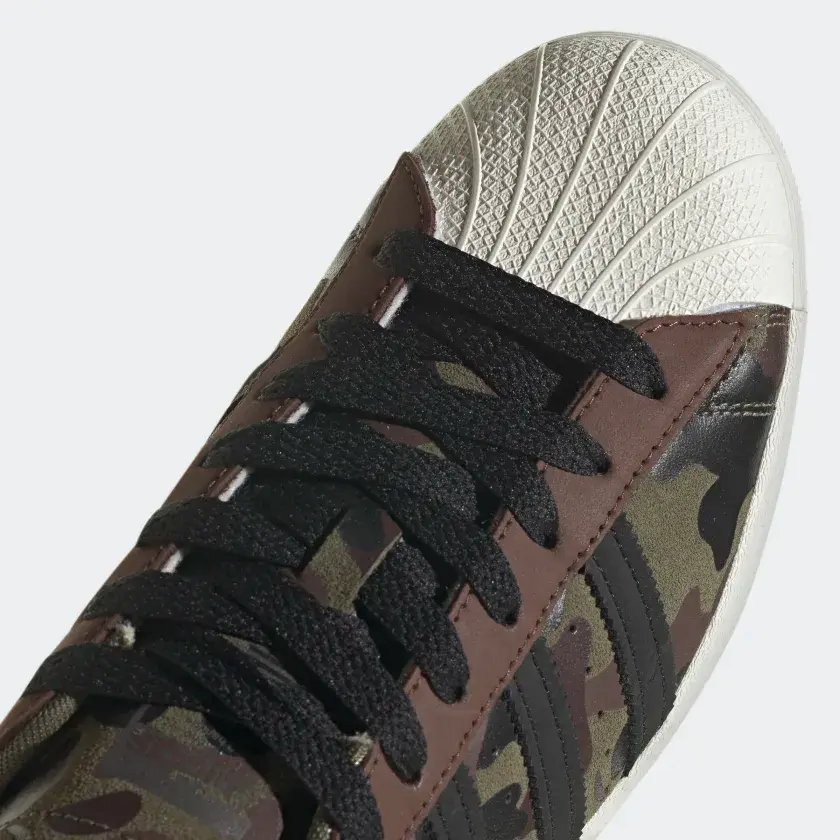 الصورة المصغرة: SUPERSTAR SHOES Olive Strata / Mesa / Night Red