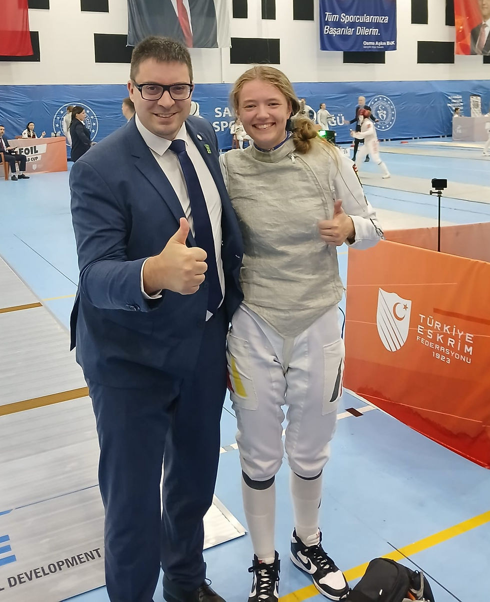 Freya mit dem dt. Kampfrichter Mark im türkischen Samsun