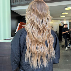 Haarverlängerung und Verdichtung – Volumen und Länge nach Wunsch