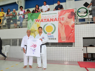 Campeão mundial de karatê comanda treino em Feira
