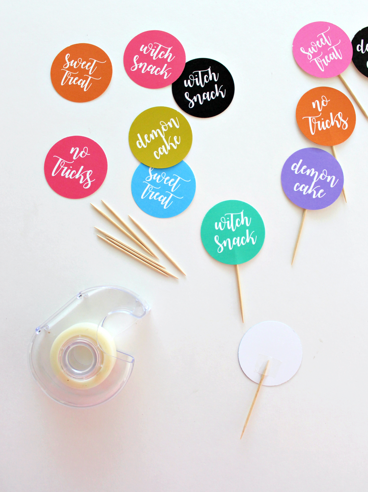 FREE PRINTABLE HALLOWEEN PUNS CUPCAKE TOPPERS