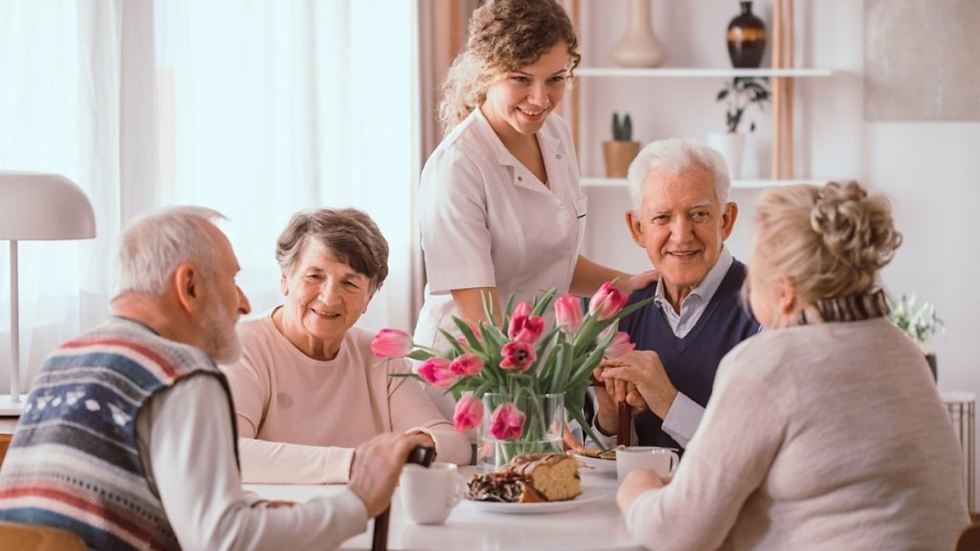 Những lưu ý khi chăm sóc những người cao tuổi lú lẫn