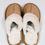 Miniatura: Pantuflas color camel de gamuza con peluche #3/4 - Pretty Collection.