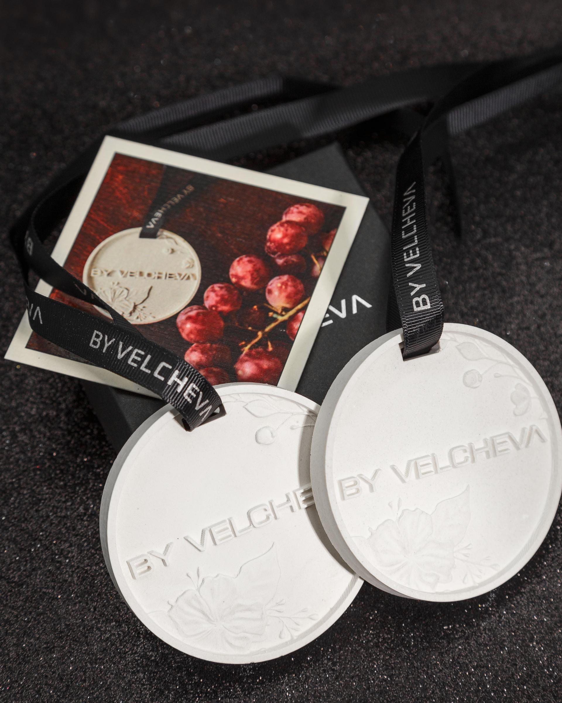 BY VELCHEVA Kietos Formos Oro Gaivikliai 2vnt.