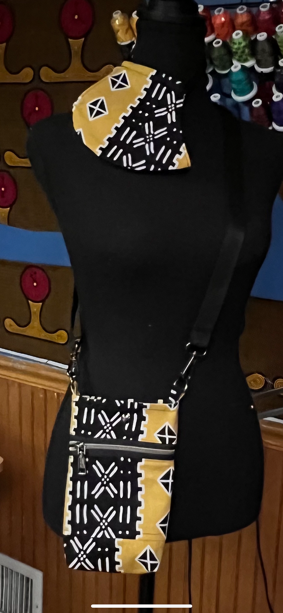 Thumbnail: Beautiful Ankara Print Phone Bag with Matching Mask 