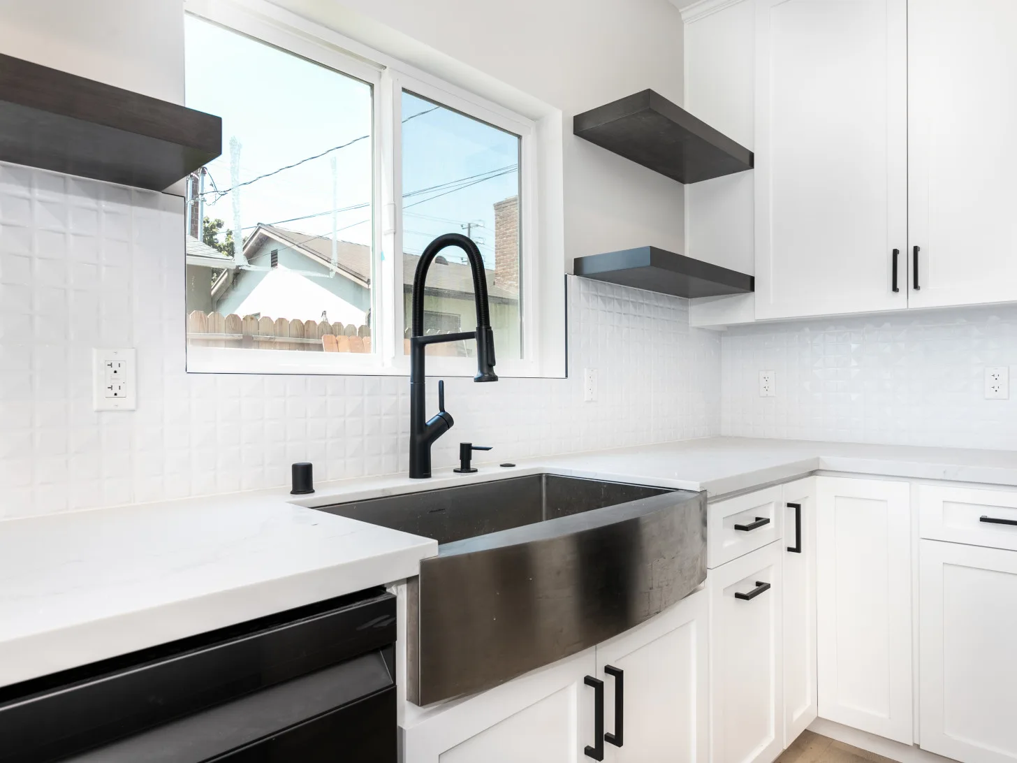 From affordable kitchen renovation packages for those on a tight budget to complete kitchen makeovers for those seeking a truly spectacular transformation,