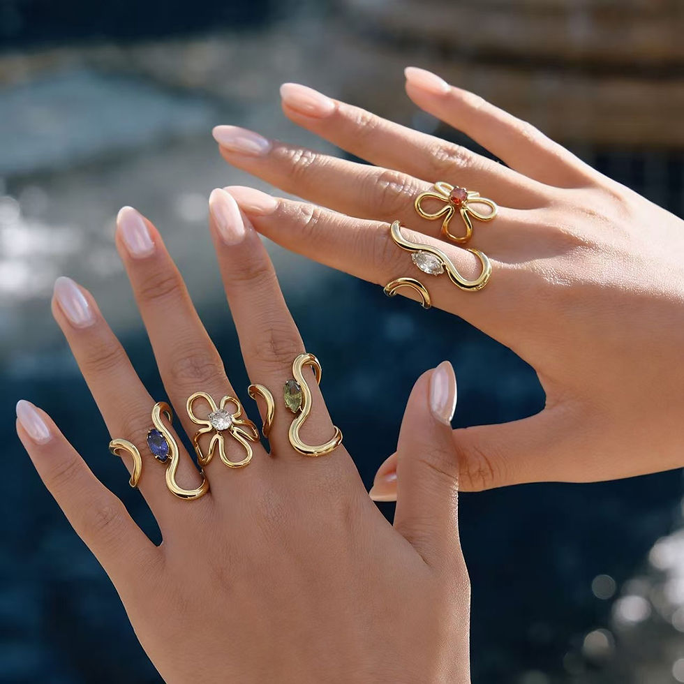 Thumbnail: Elegant Gold Twist Ring