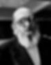 Paulo Freire, um senhor de barba e bigode. Barga comprida de cor branca e óculos de lentes bem redondas