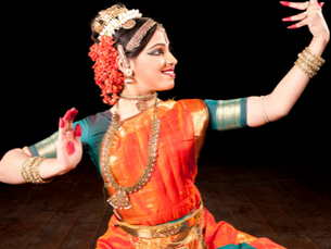 kuchipudi dancer