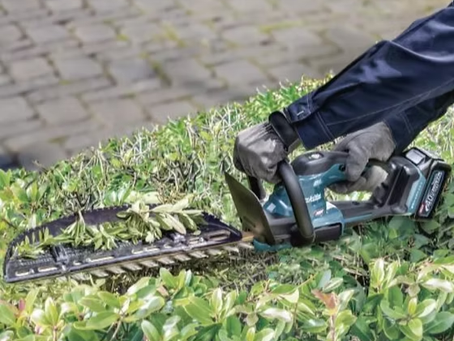 植木や生垣の剪定に大活躍!「充電式ヘッジトリマ」